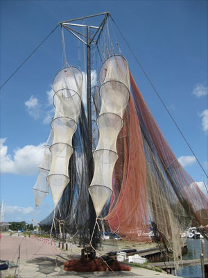 Fischernetze im Hafen, Zeeland